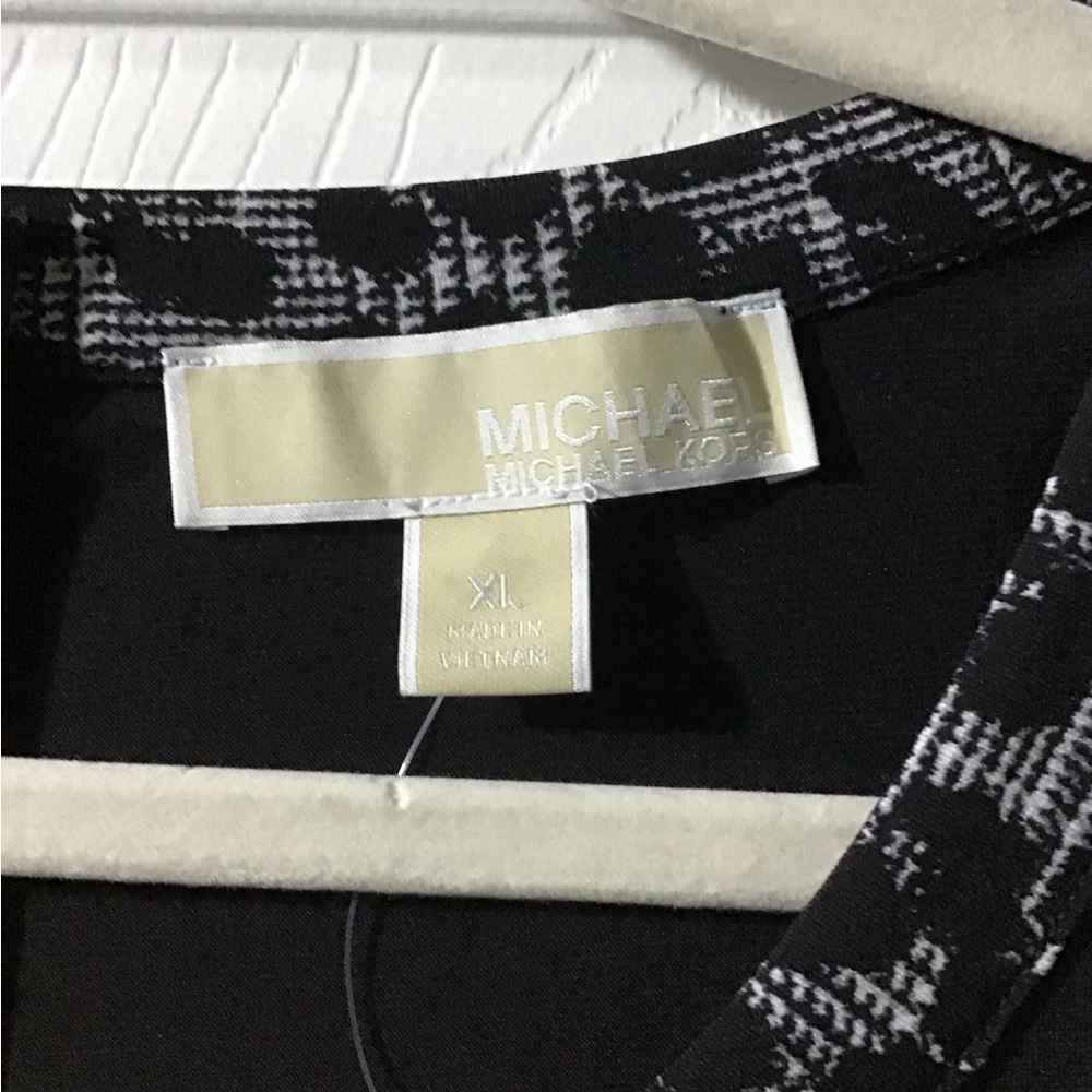 Michael Kors Sleeveless Round neck Elegant Black and White Patterned  Trim Dress - Picture 3 of 8